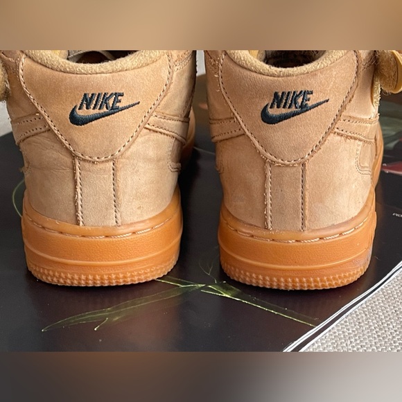 Nike Force 1 Mid Kids Unisex In Wheat Suede Gum Soles Size 3Y ( EUR 35) - Picture 5 of 14